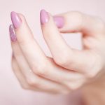 How to apply acrylic powder to natural nails?